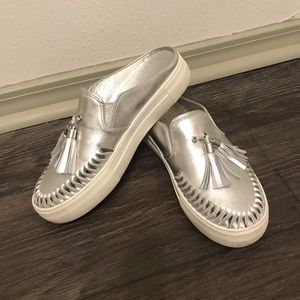J/Slides Silver Andie Tassle Platform Mule; 8.5